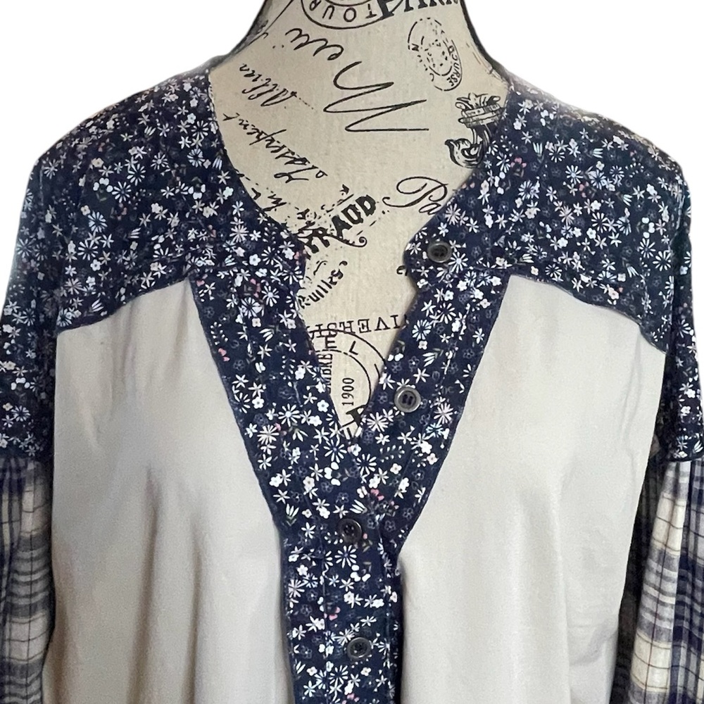 New Off-white,  Navy Blue Mixed Print Half Button Pullover Top Plus Size 2X - Picture 2 of 9